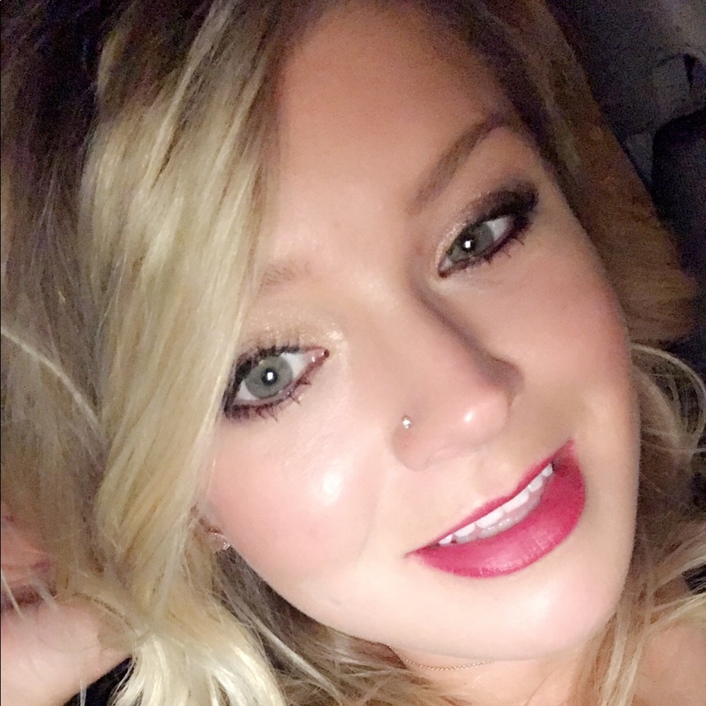 Meet your Posher, Alyson